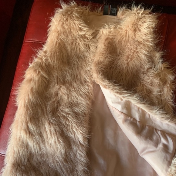 Windsor sleeveless fur jacket - Picture 4 of 5